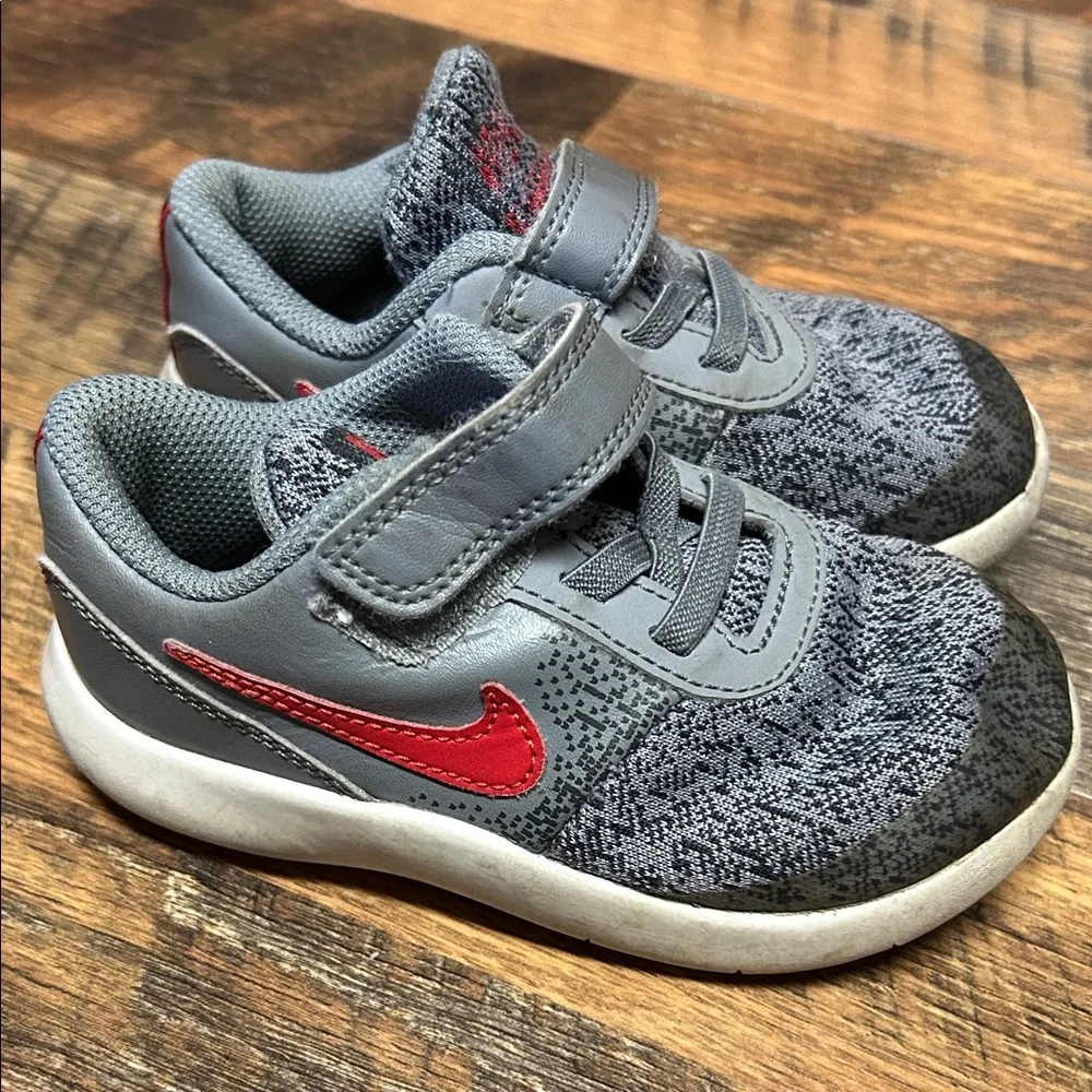 Lot: little Kids Sneakers: size 8c - Picture 2 of 4